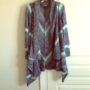 Sweater cardigan with hints of blue and green